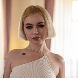 Greta Foss in Russian Creampie (Photo 1) Greta Foss in '5K Porn' Russian Creampie (Thumbnail 1)