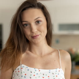 Isabella De Laa in '5K Porn' Oooh Laa Laa (Thumbnail 1)